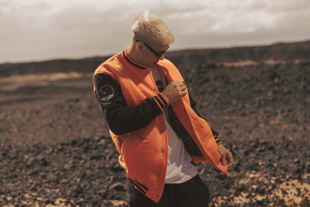 BUZZ VARSITY NARANJA BY NASA - Imagen 6