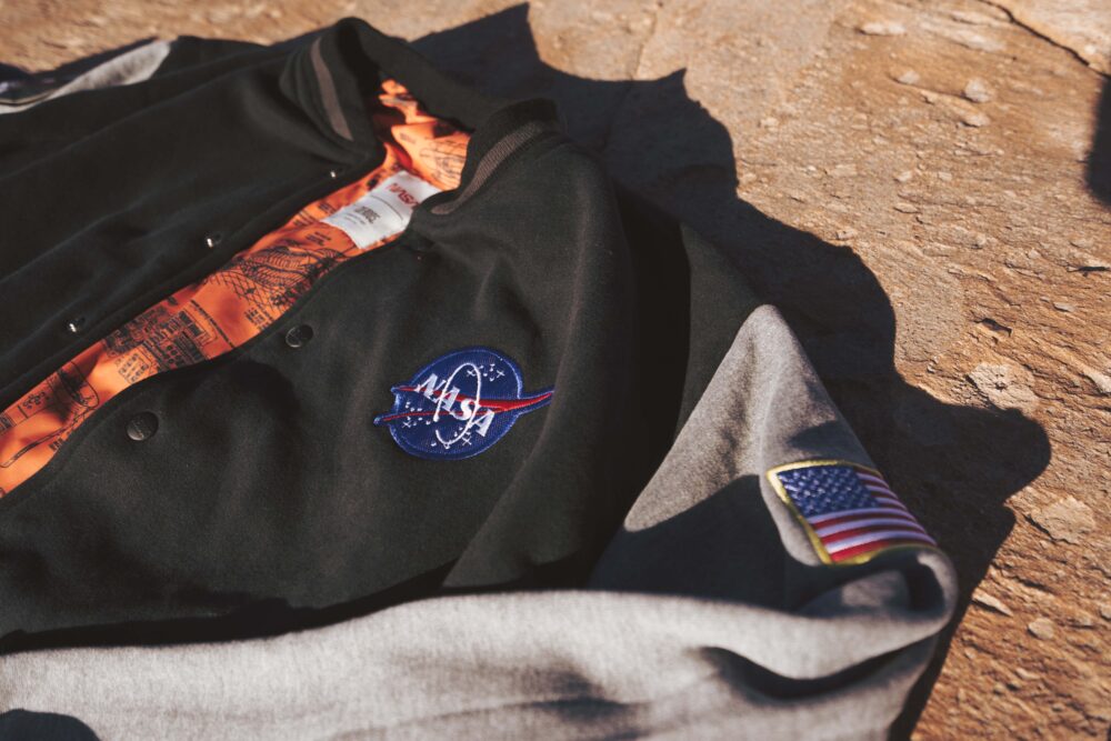 NEIL VARSITY NEGRO BY NASA - Imagen 3