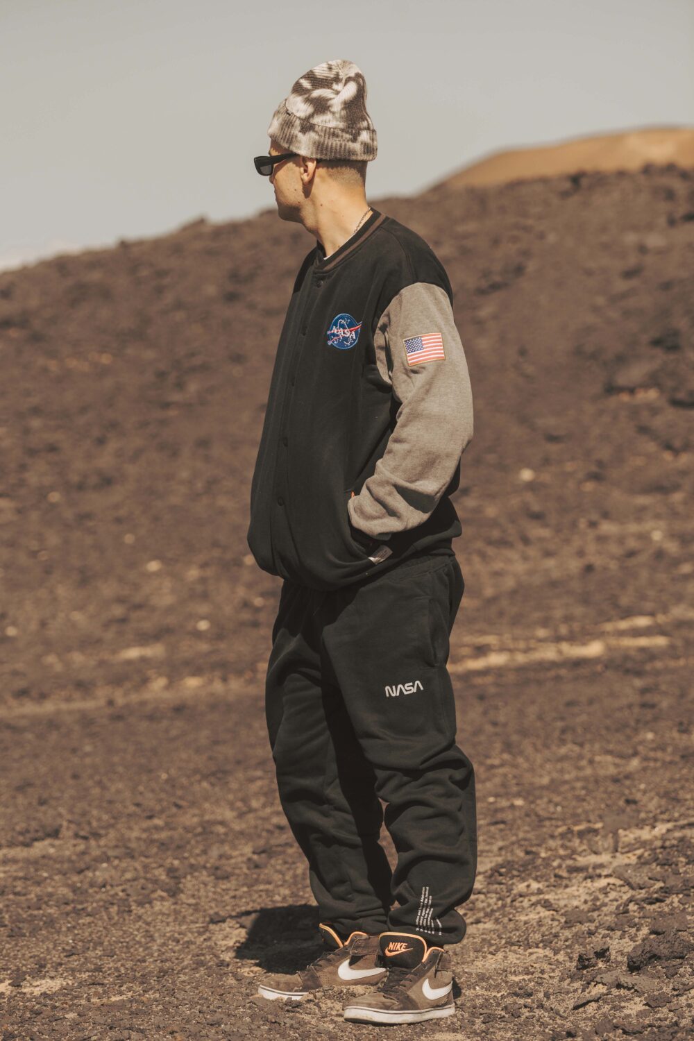 NEIL VARSITY NEGRO BY NASA - Imagen 2